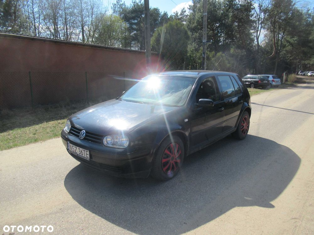 Volkswagen Golf - 1
