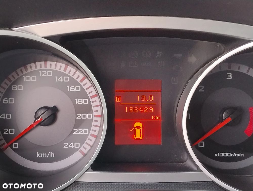 Mitsubishi Outlander - 11