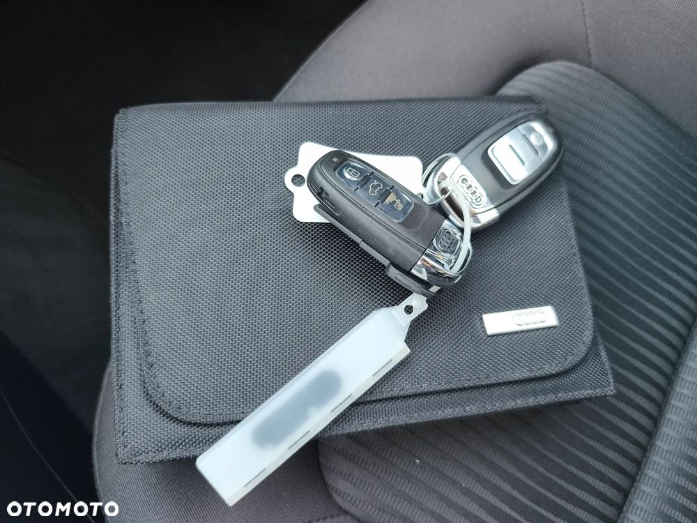 Audi A4 Avant 2.0 TDI Quattro S tronic - 39
