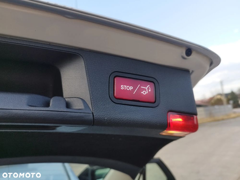 Mercedes-Benz Klasa C 200 CGI Automatik BlueEFFICIENCY Avantgarde - 17