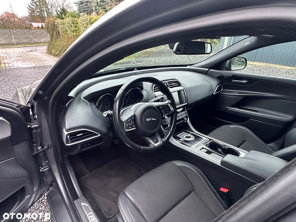 Jaguar XE 20d R-Sport - 8