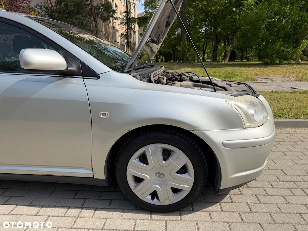 Toyota Avensis - 12