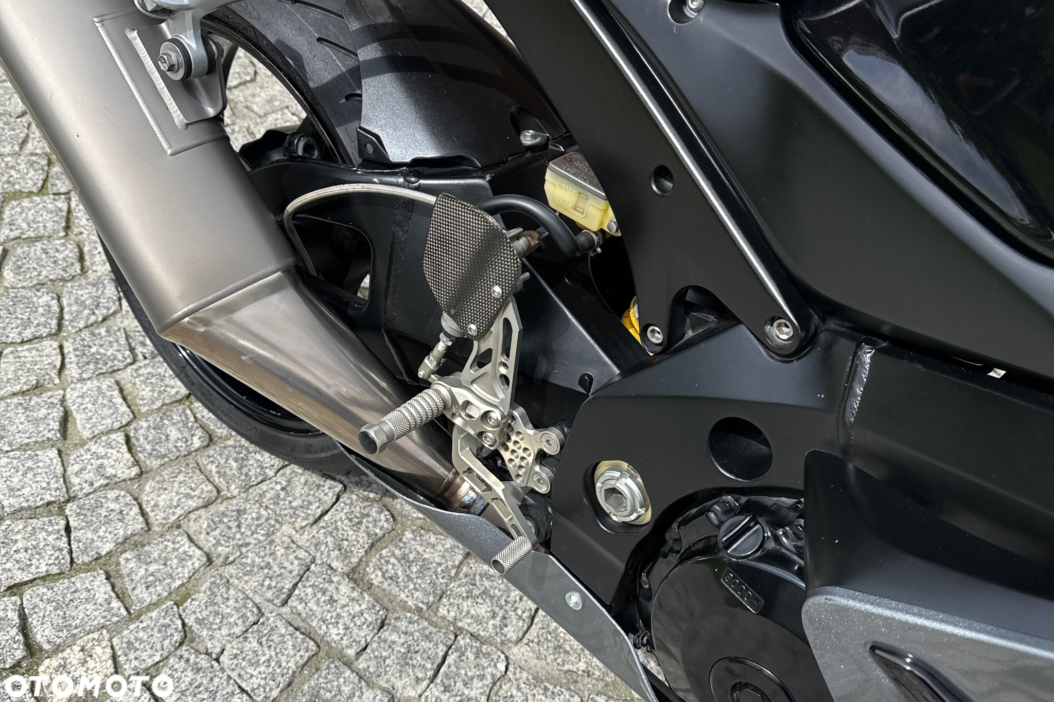Suzuki GSX 1000 - 9