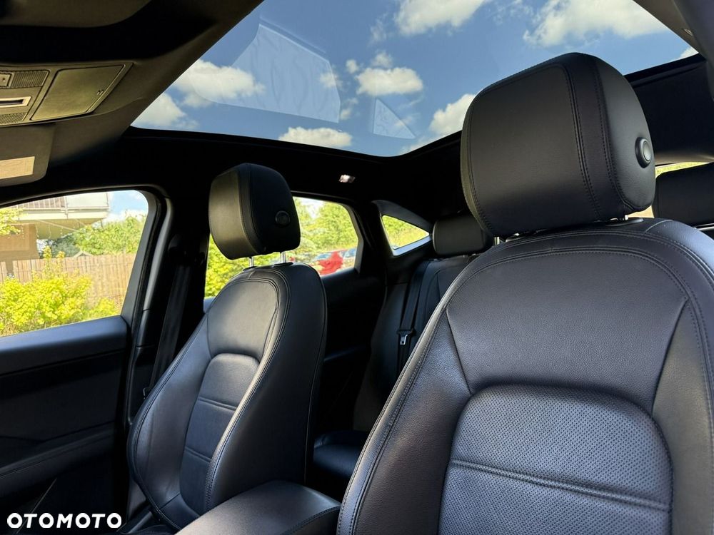 Jaguar E-Pace 2.0 i4P AWD R-Dynamic S - 22