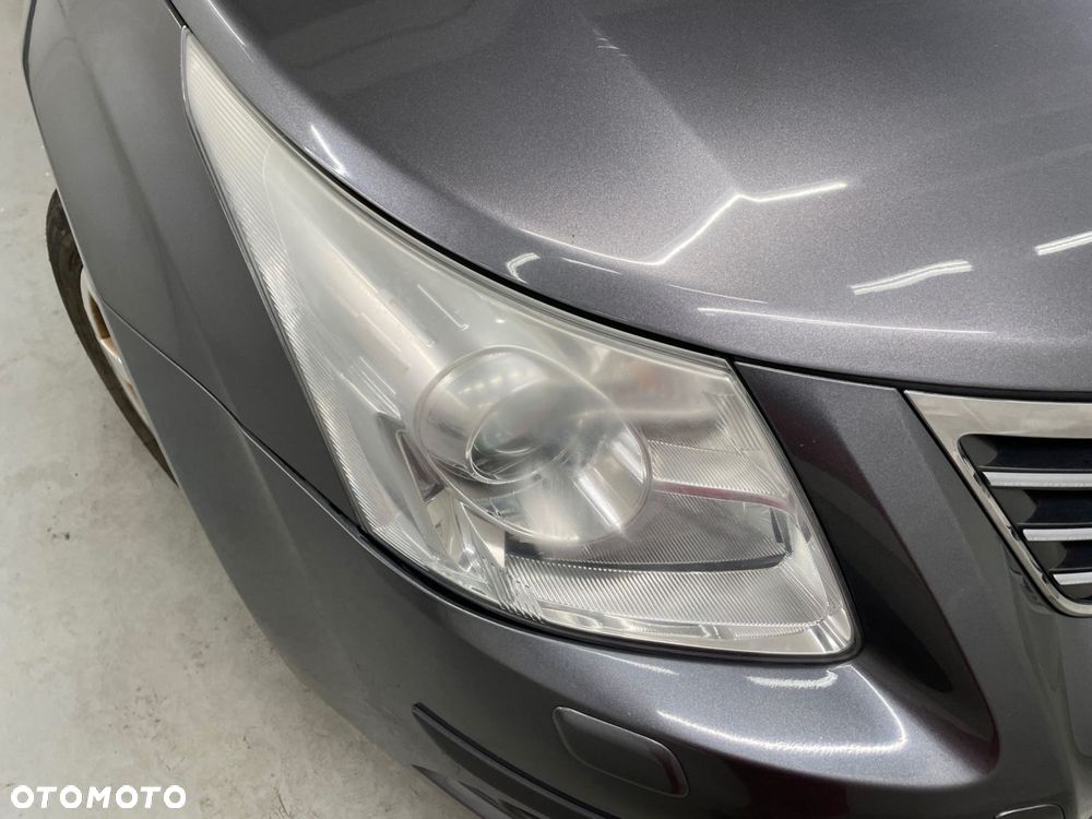Toyota Avensis 2.0 D-4D 2010 - 19