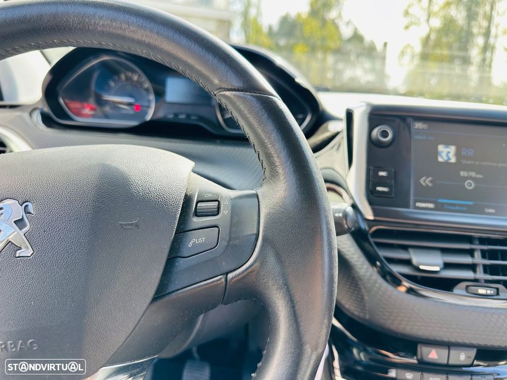 Peugeot 2008 1.2 PureTech Signature - 18