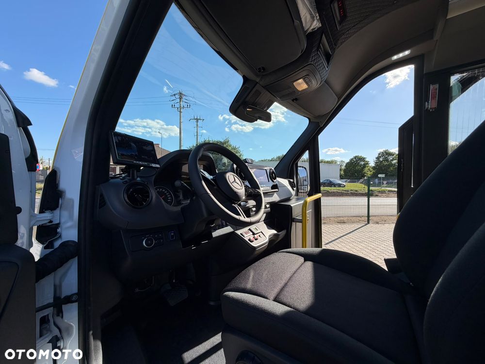 Mercedes-Benz Sprinter 517 - 20