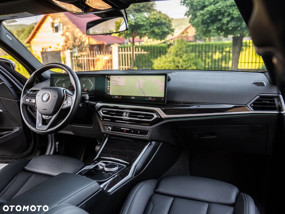 BMW Seria 3 330i xDrive M Sport - 33