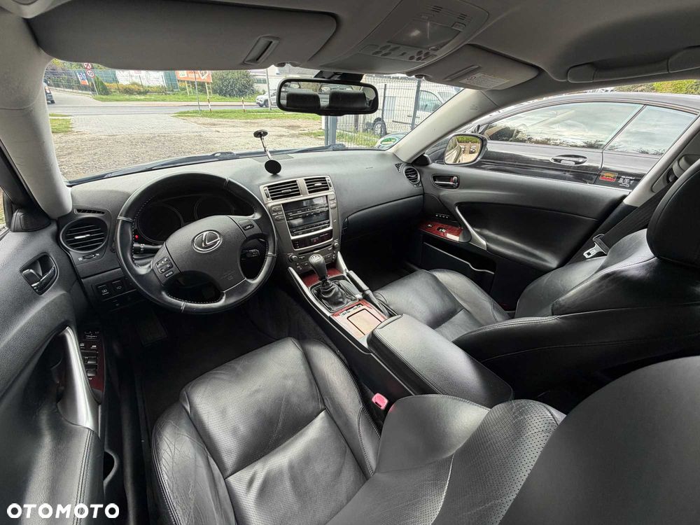 Lexus IS - 8