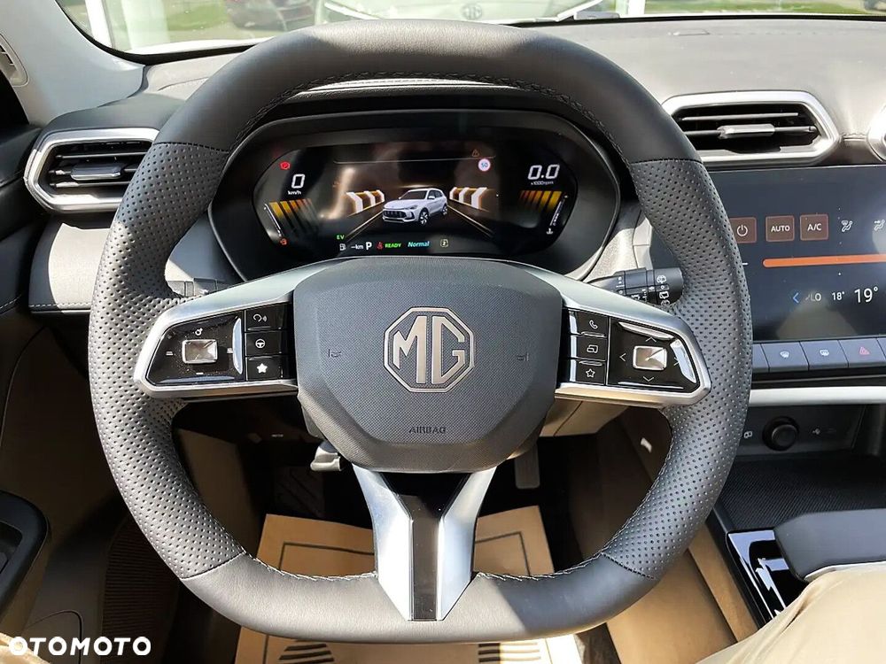 MG ZS Hybrid+ - 8