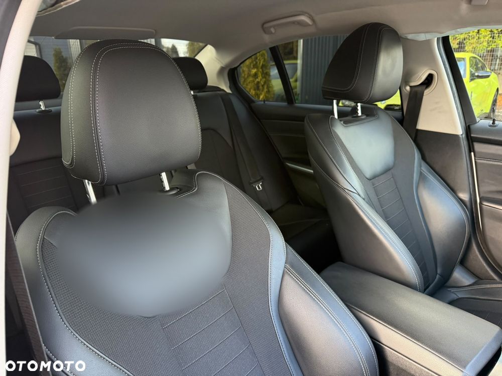 BMW Seria 3 318i Advantage - 19