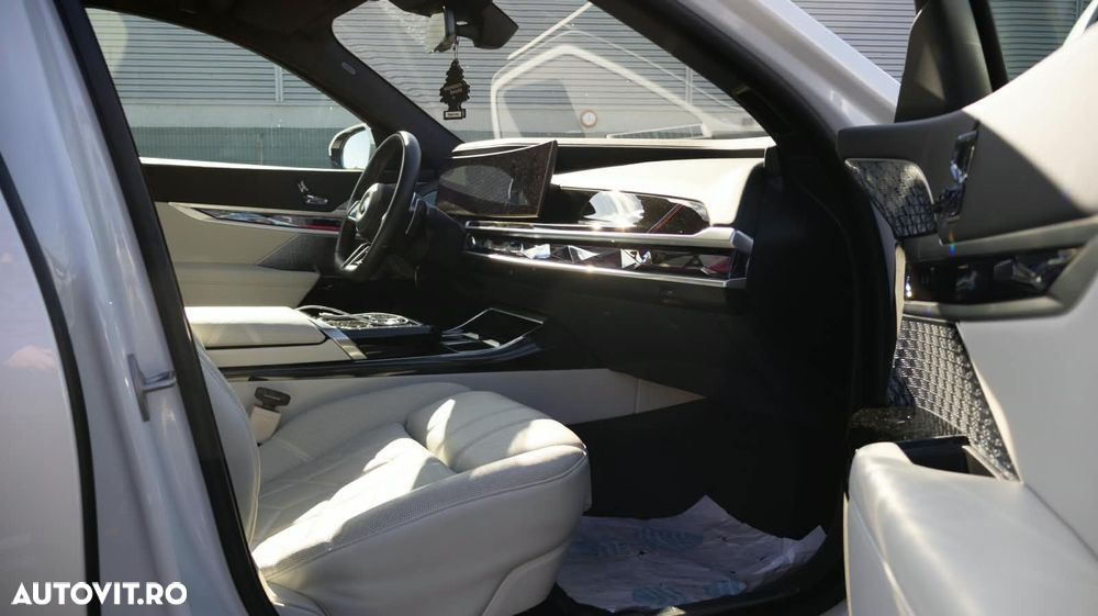 BMW Seria 7 740d xDrive MHEV - 13