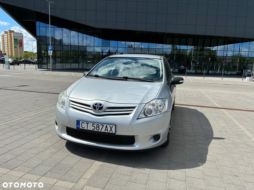 Toyota Auris 1.4 D-4D Luna - 2