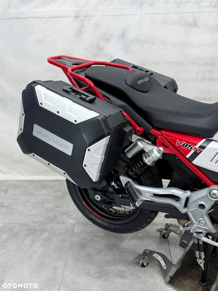 Moto Guzzi V85 - 15