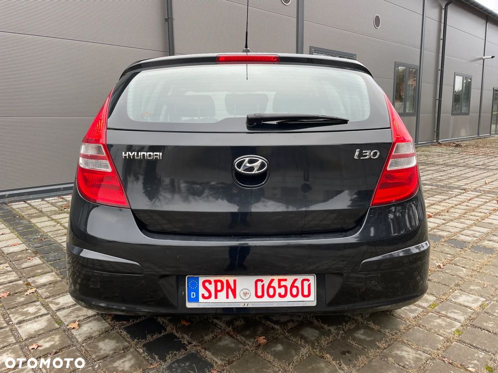 Hyundai i30 1.6 Classic + - 11