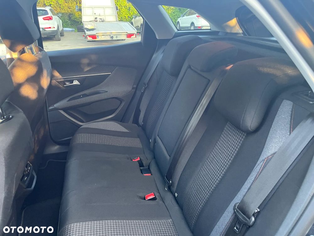 Peugeot 3008 1.2 PureTech Active Pack S&S EAT8 - 7