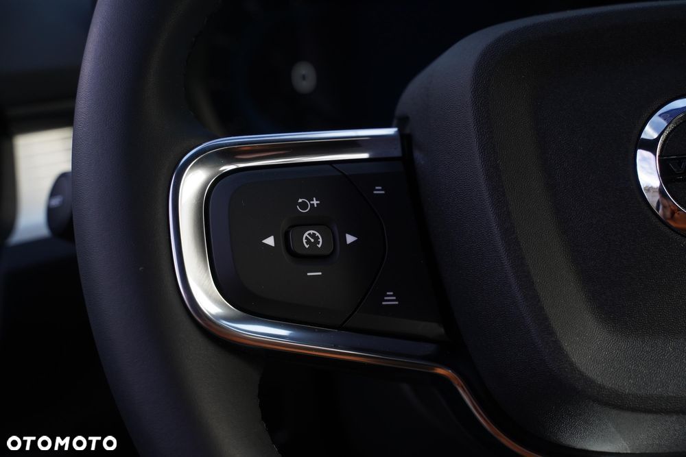 Volvo XC 40 B3 Plus Dark - 12