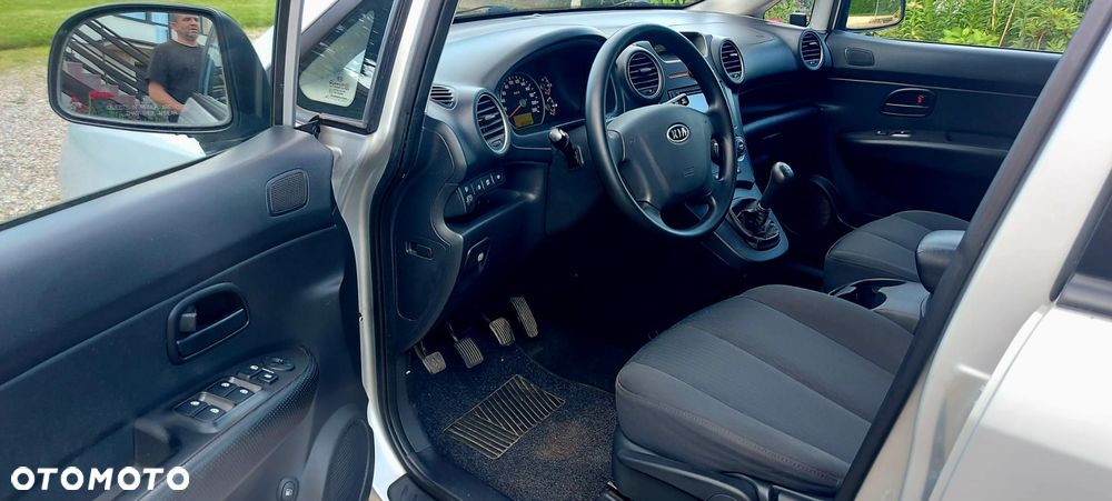 Kia Carens 2.0 EX - 18