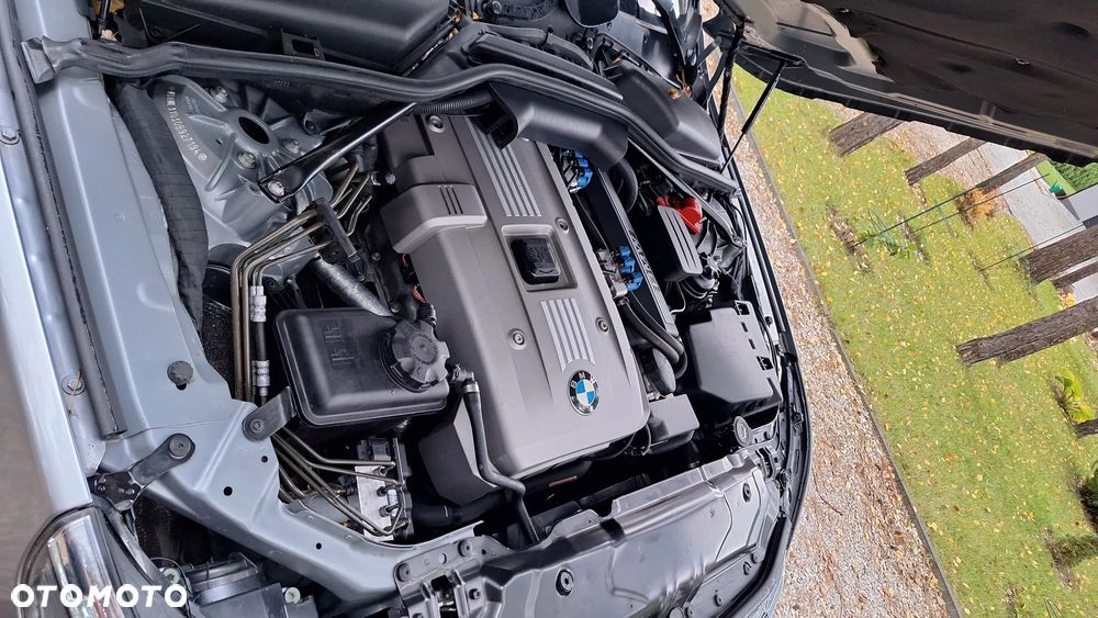 BMW Seria 5 523i - 24