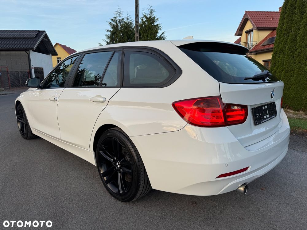 BMW Seria 3 318d Touring - 10