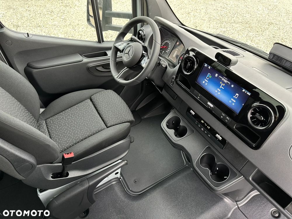 Mercedes-Benz Sprinter - 25