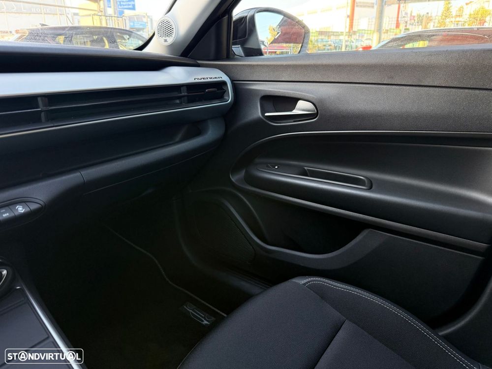 Jeep Avenger 1.2 e-Hybrid Longitude DCT - 24