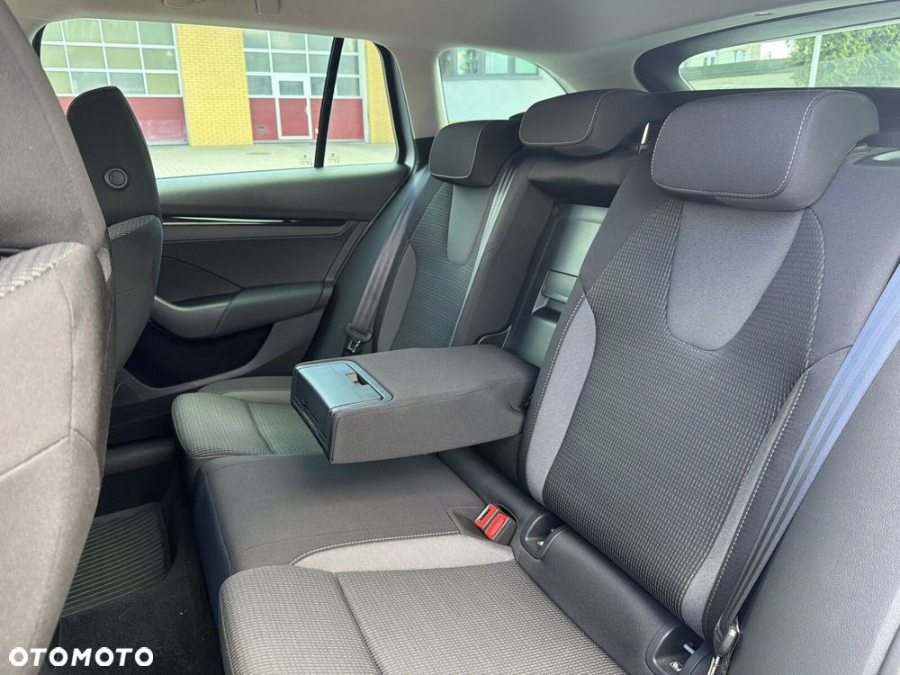 Skoda Octavia 1.5 TSI mHEV Selection DSG - 16
