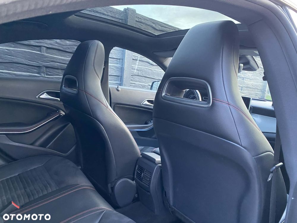 Mercedes-Benz CLA 220 CDI 7G-DCT AMG Line - 12