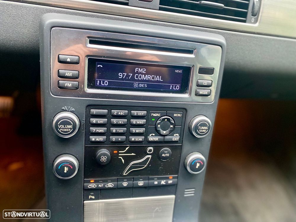 Volvo V70 2.0 D Momentum - 16