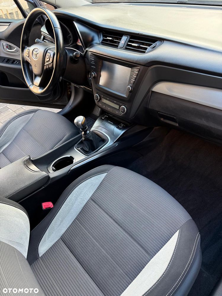 Toyota Avensis 2.0 D-4D Prestige - 13