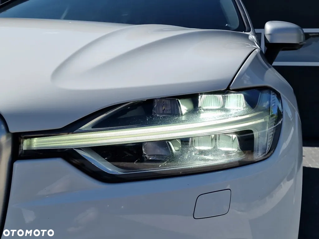 Volvo XC 60 D4 R-Design - 11