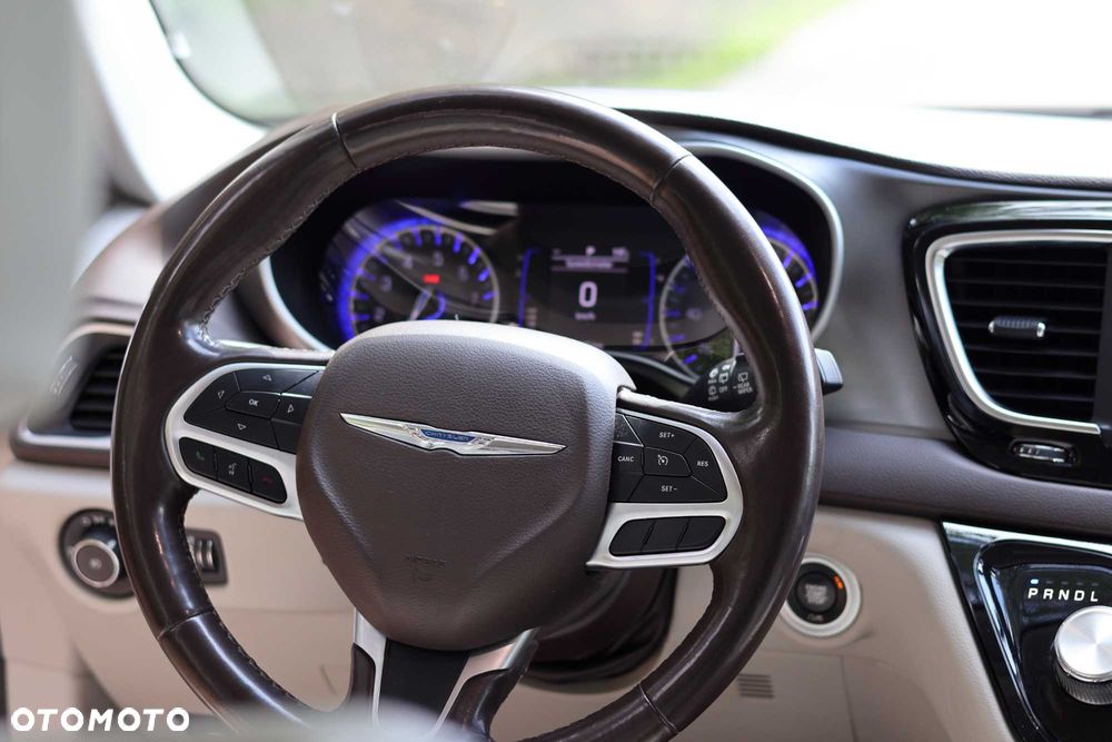 Chrysler Pacifica - 7