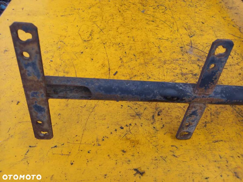 Wspornik błotnika tylnego lewy Massey Ferguson 8150 - 2