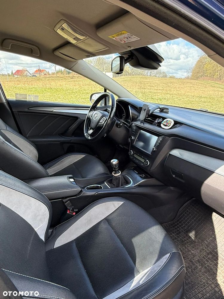 Toyota Avensis 2.0 D-4D Premium - 5