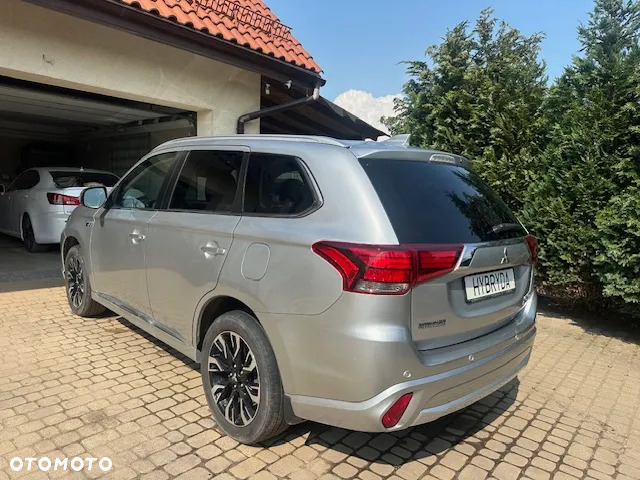 Mitsubishi Outlander 2.0 4WD Plug-In Hybrid - 13