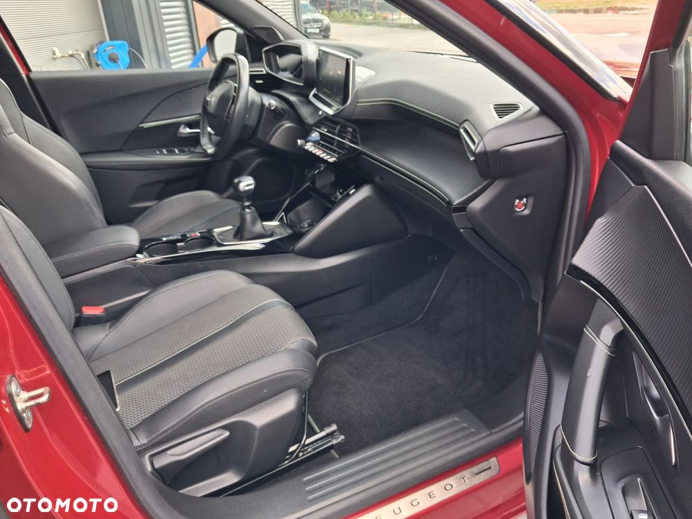 Peugeot 2008 PureTech 130 GT Pack - 24