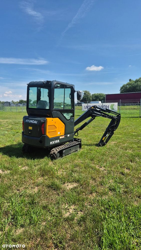 Hyundai HX19A - 1