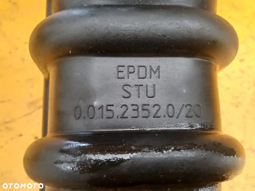 Kolanko dolotu filtra powietrza Deutz Fahr M650 - 3