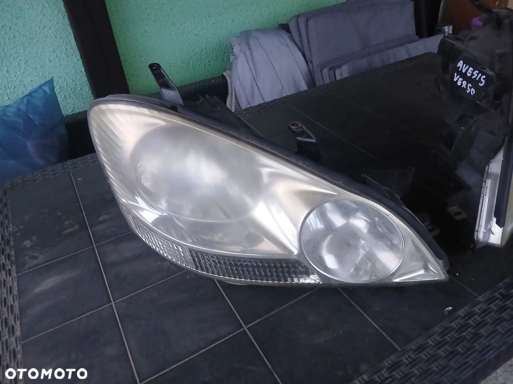 lampy przednie toyota avensis verso - 3