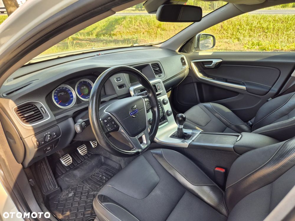 Volvo V60 D3 R-Design - 18