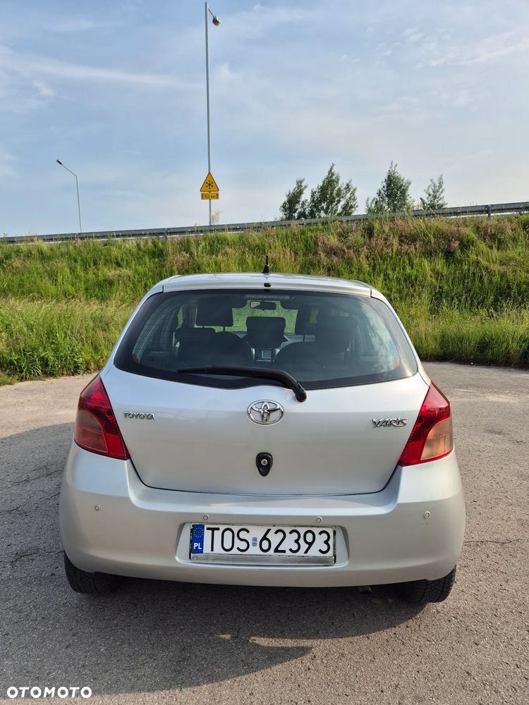 Toyota Yaris - 11