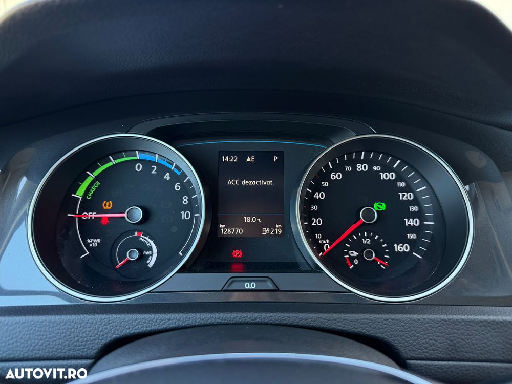 Volkswagen e-Golf - 21