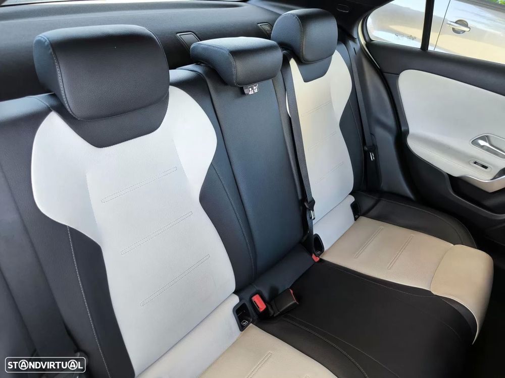 Mercedes-Benz A 180 Limousine d AMG Line - 25