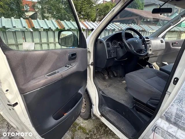 Toyota HIACE - 16