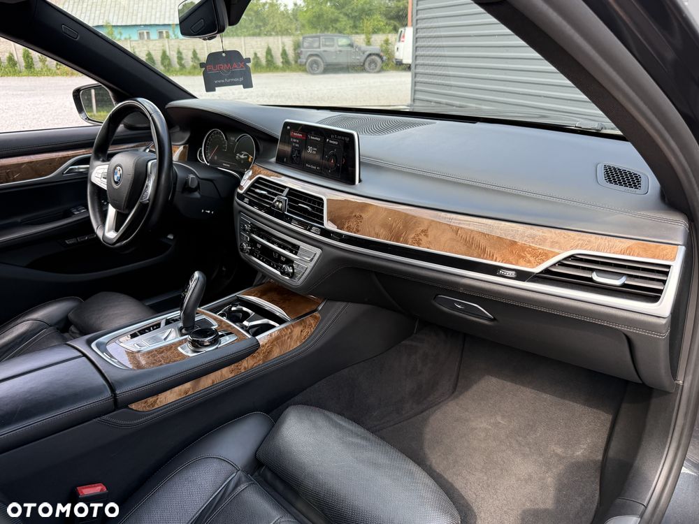 BMW Seria 7 750Li xDrive - 34