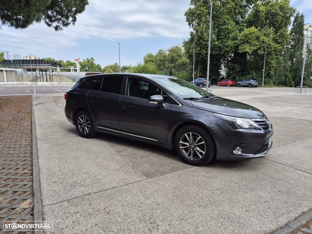 Toyota Avensis SW 2.0 D-4D Luxury - 5