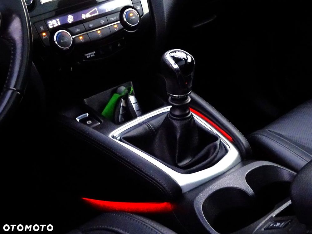 Nissan Qashqai 1.2 DIG-T Tekna EU6 - 30