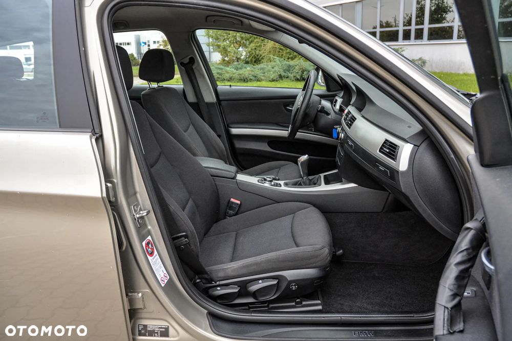 BMW Seria 3 320d DPF Efficient Dynamics Edition - 11