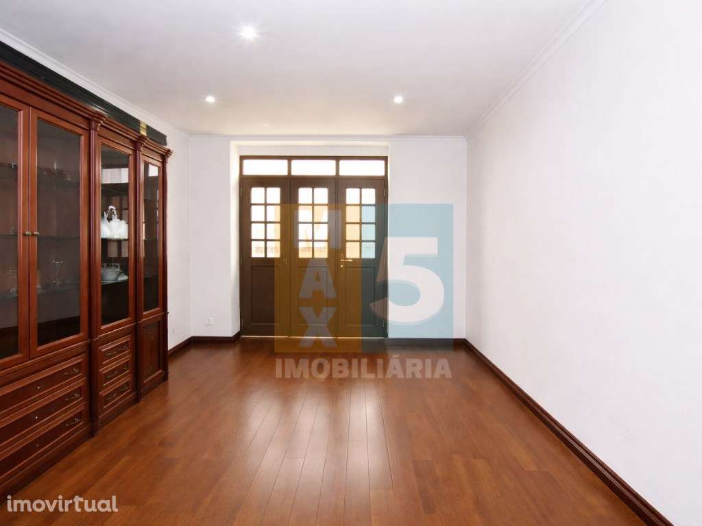 T2+1 com logradouro para remodelação junto á Gulbenkian - Lisboa - Grande imagem: 3/29