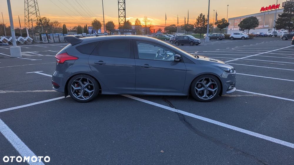 Ford Focus 2.0 TDCi ST-2 - 11